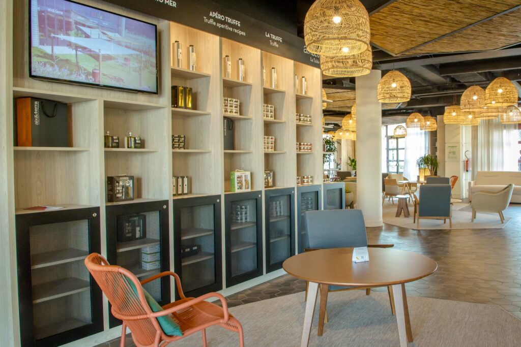 Photo - Boutique Epicerie Aix&terra Nico Gomez HTL Mercure Cannes Mandelieu BD 106 Nico Gomez HTL Mercure Cannes Mandelieu BD 106
